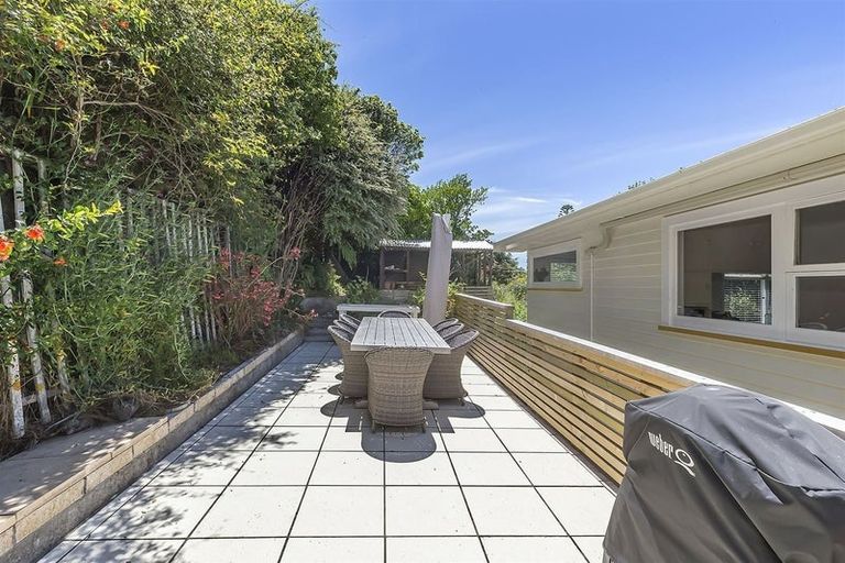 Photo of property in 28 Oak Avenue, Paremata, Porirua, 5024