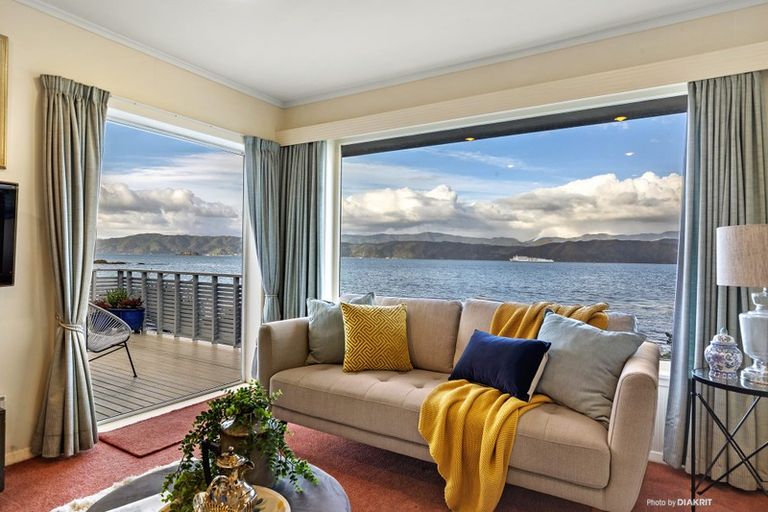 Photo of property in 283 Karaka Bay Road, Karaka Bays, Wellington, 6022