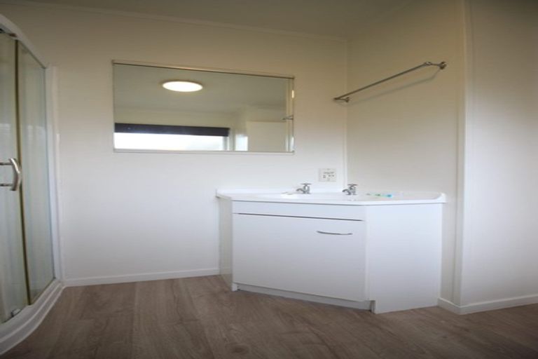 Photo of property in 2/2 Bentley Avenue, Glenfield, Auckland, 0629