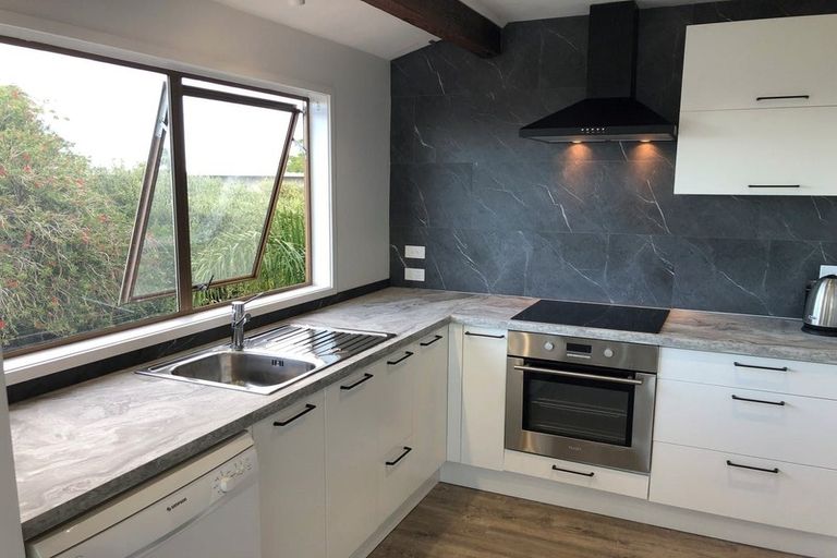 Photo of property in 3/27 Rangitoto Terrace, Milford, Auckland, 0620