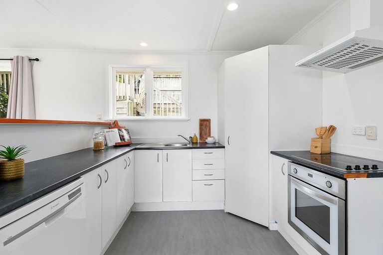 Photo of property in 2 Mapplebeck Street, Titahi Bay, Porirua, 5022