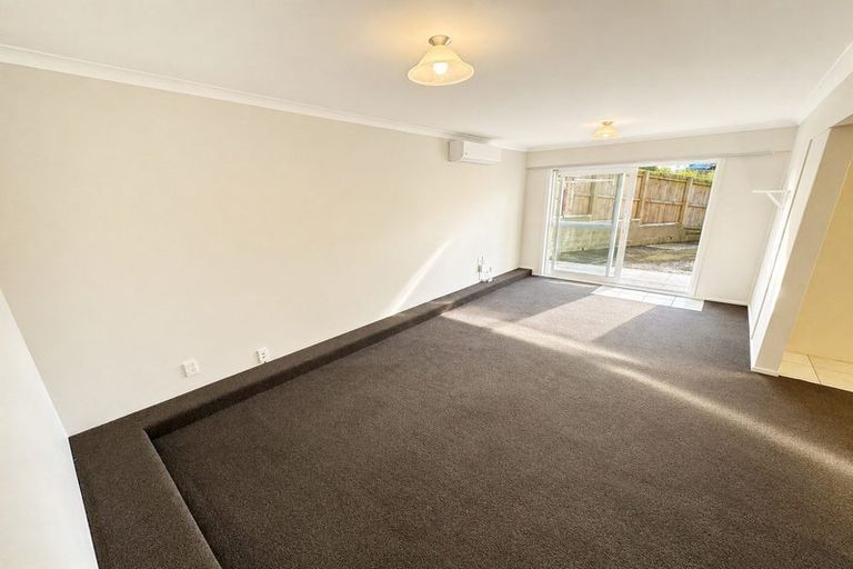 Photo of property in 40 Ruskin Road, Newlands, Wellington, 6037
