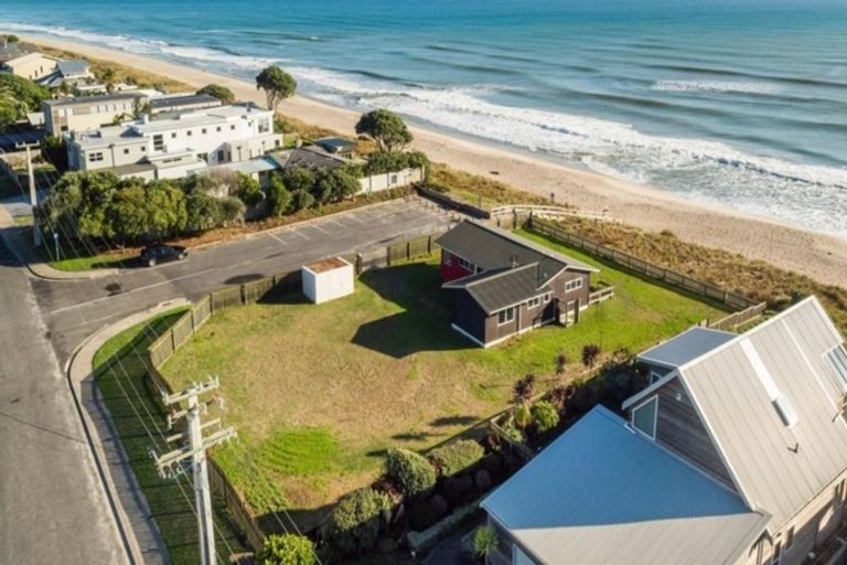 Photo of property in 107 Karewa Parade, Papamoa Beach, Papamoa, 3118