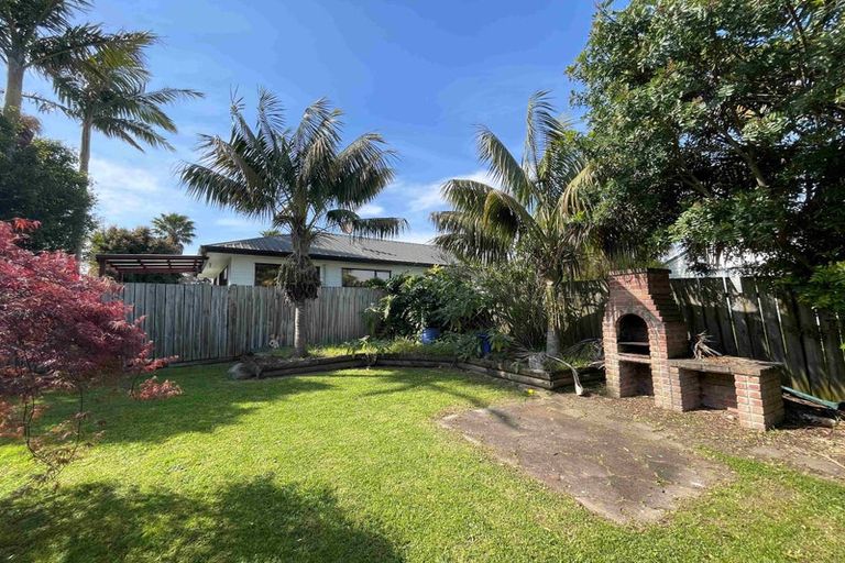 Photo of property in 17 Highland Park Drive, Highland Park, Auckland, 2010