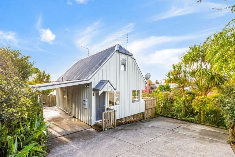 Photo of property in 1/51 Aeroview Drive, Beach Haven, Auckland, 0626