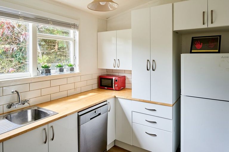 Photo of property in 2/345 Muritai Road, Eastbourne, Lower Hutt, 5013