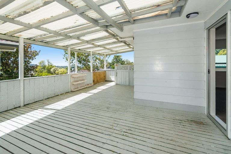 Photo of property in 33 Athena Drive, Totara Vale, Auckland, 0629