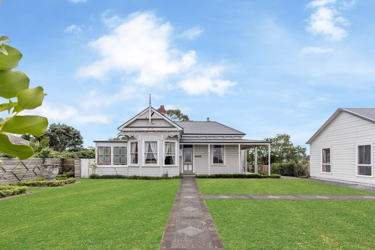 Photo of property in 2 Collingwood Road, Waiuku, 2123