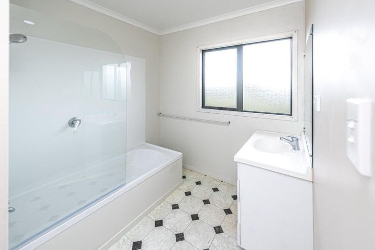 Photo of property in 17 Waitai Street, Castlecliff, Whanganui, 4501