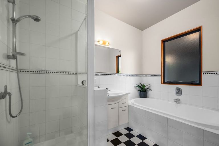 Photo of property in 60 Palmerston Road, Birkenhead, Auckland, 0626