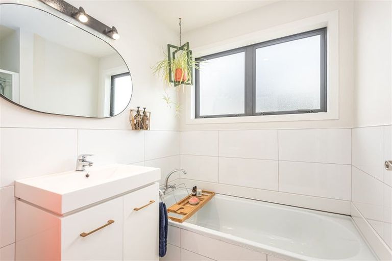 Photo of property in 16 Bucknell Street, Sockburn, Christchurch, 8042