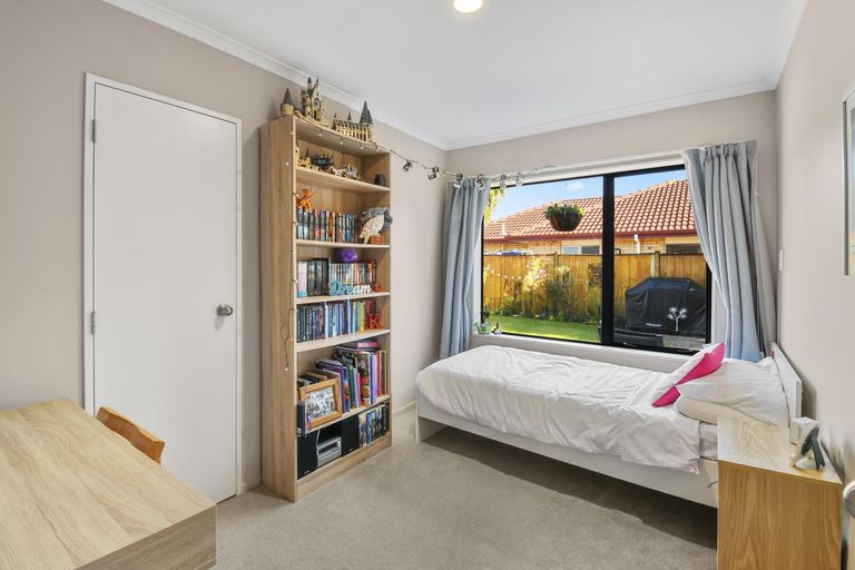 Photo of property in 6 Croftview Road, Wattle Downs, Auckland, 2103