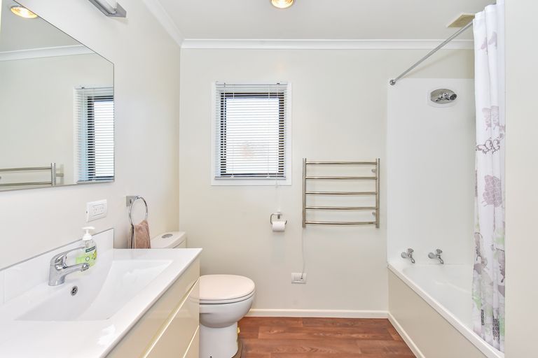 Photo of property in 45a Barnhill Crescent, Pahurehure, Papakura, 2113