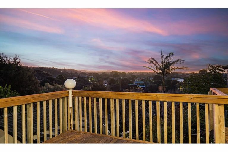 Photo of property in 45 Chamari Close, Titirangi, Auckland, 0604