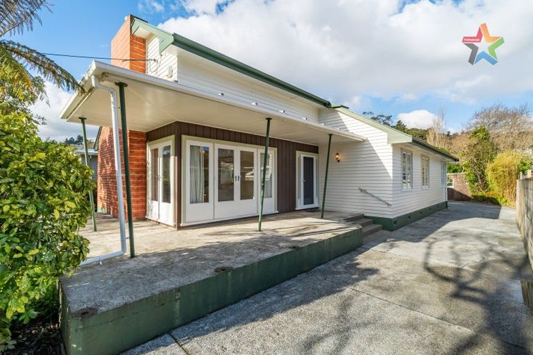 Photo of property in 224 Eastern Hutt Road, Stokes Valley, Lower Hutt, 5019