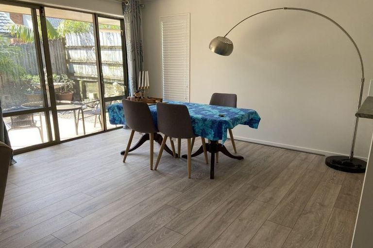 Photo of property in 74 Kingdale Road, Henderson, Auckland, 0610