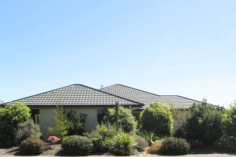 Photo of property in 6 Coolspring Way, Redwood, Christchurch, 8051