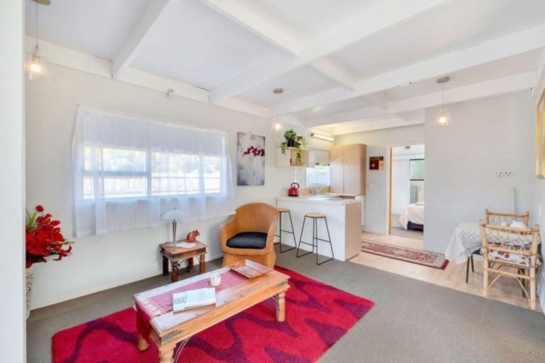 Photo of property in 19 Beaubank Road, Kelston, Auckland, 0602