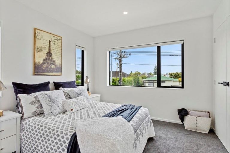 Photo of property in 2/86 Gloria Avenue, Te Atatu Peninsula, Auckland, 0610