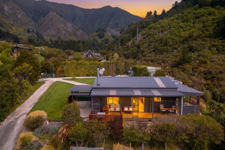Photo of property in 102 Boons Valley Road, Waikawa, Picton, 7220