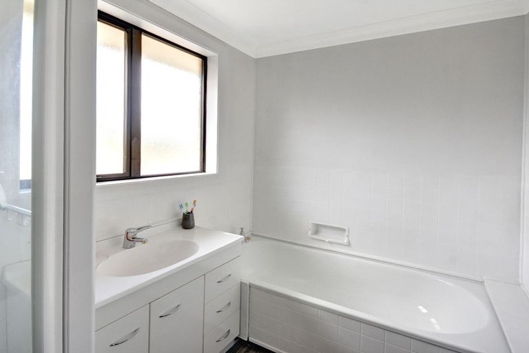 Photo of property in 28 Shakespeare Street, Milton, 9220