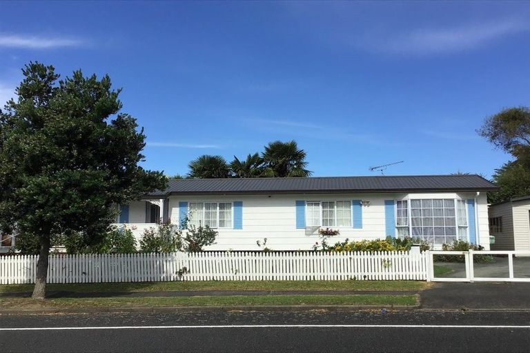 Photo of property in 2/27 Gosford Drive, Botany Downs, Auckland, 2010