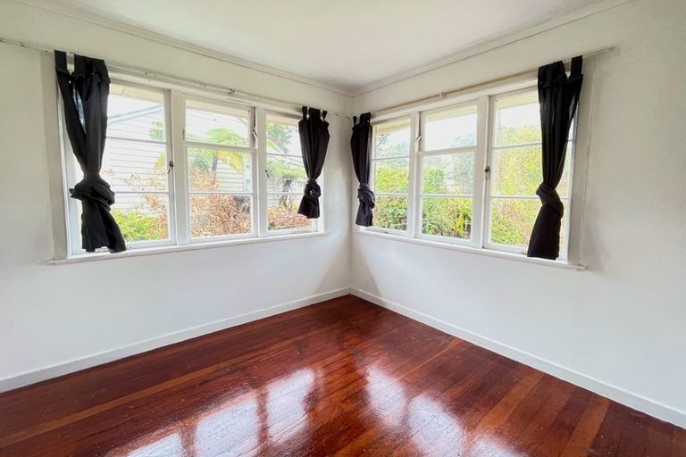 Photo of property in 38 Millbrook Road, Henderson, Auckland, 0612