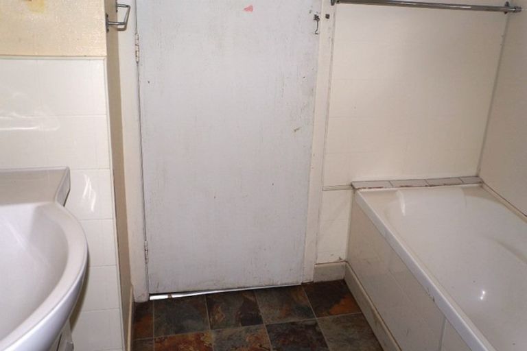 Photo of property in 25 Collins Road, Melville, Hamilton, 3206