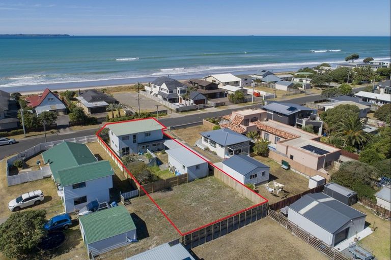 Photo of property in 76 Karewa Parade, Papamoa Beach, Papamoa, 3118
