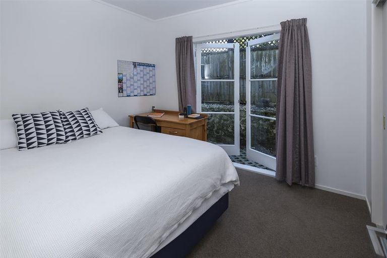 Photo of property in 42a The Esplanade, Eastern Beach, Auckland, 2012