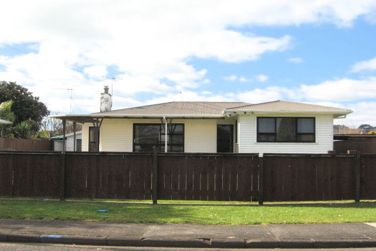 Photo of property in 12 Salas Place, Papakura, 2110