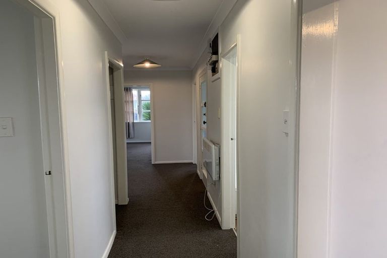 Photo of property in 15 Queenwood Road, Levin, 5510