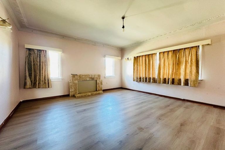 Photo of property in 39 Cambridge Terrace, Papatoetoe, Auckland, 2025