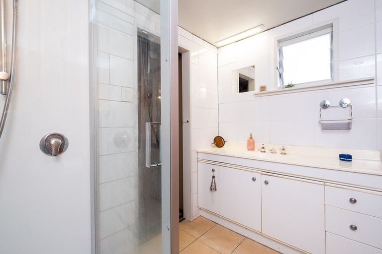 Photo of property in 2 Jarvis Place, Taradale, Napier, 4112