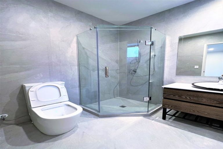 Photo of property in 17b Lavery Place, Sunnynook, Auckland, 0632