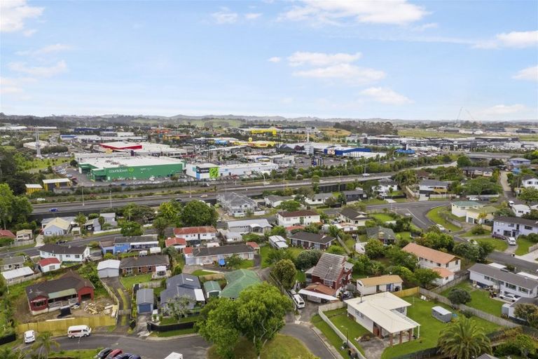 Photo of property in 7 Woodman Place, West Harbour, Auckland, 0618