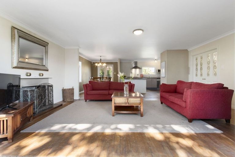 Photo of property in 16 Lucknow Road, Havelock North, 4130