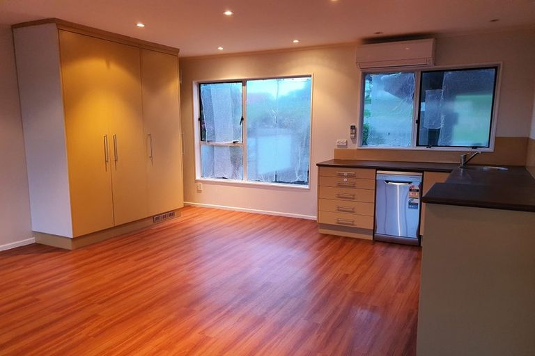 Photo of property in 10 Hollydale Grove, Churton Park, Wellington, 6037