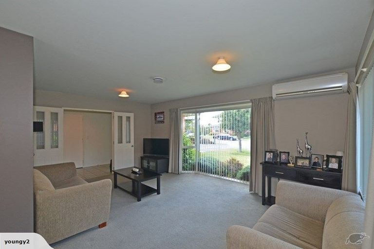 Photo of property in 21 Sutton Place, Dallington, Christchurch, 8061