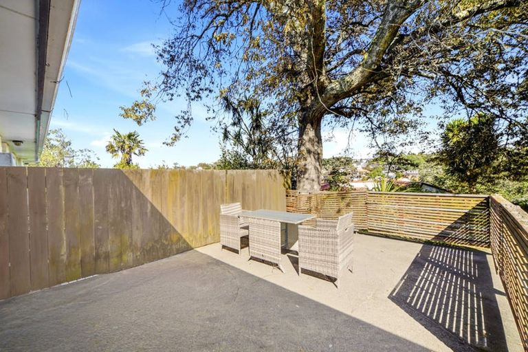 Photo of property in 1/9 Phillipa Place, Browns Bay, Auckland, 0630