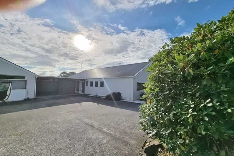 Photo of property in 466 Taupaki Road, Kumeu, 0892
