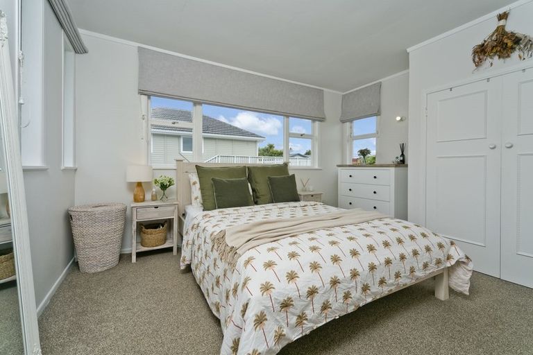 Photo of property in 1/1 Tainui Street, Torbay, Auckland, 0630