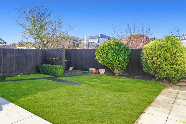 Photo of property in 2/4 Lansbury Avenue, Strowan, Christchurch, 8052