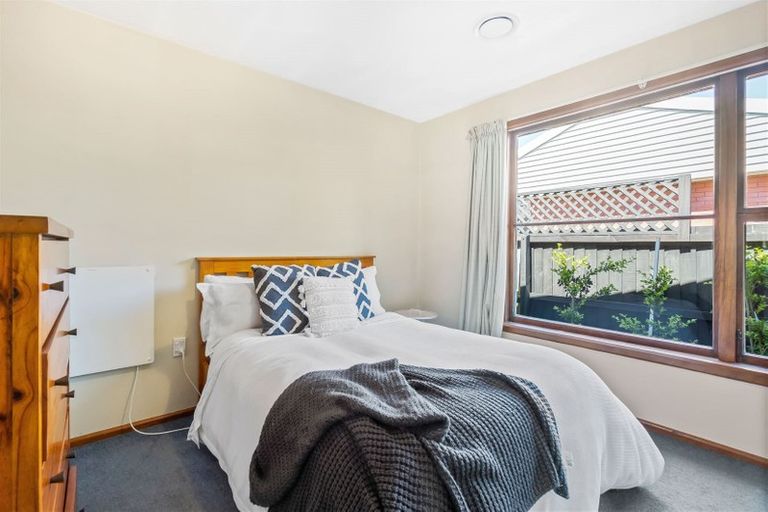 Photo of property in 48 Grahams Road, Ilam, Christchurch, 8041