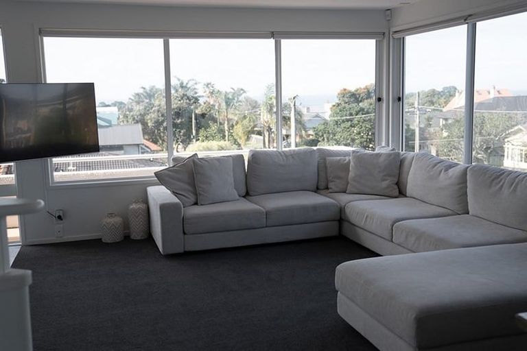 Photo of property in 1/2 Ocean View Road, Milford, Auckland, 0620