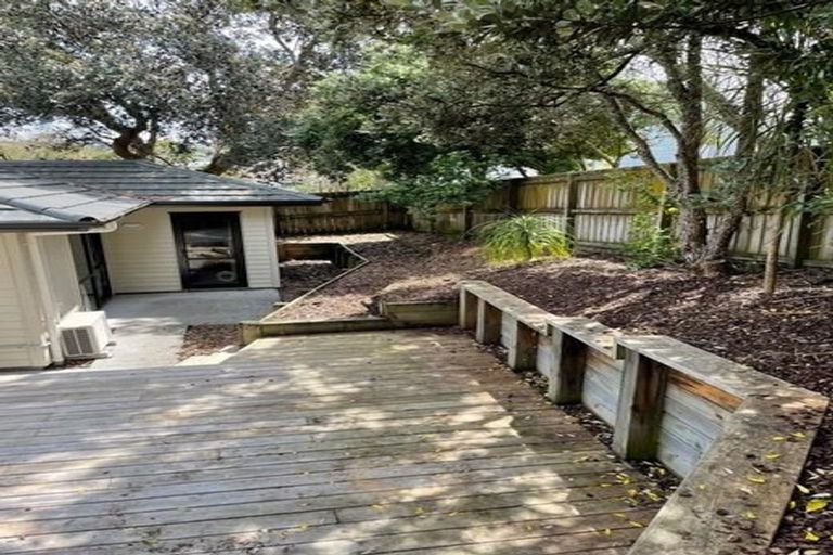 Photo of property in 10a Rena Place, West Harbour, Auckland, 0618