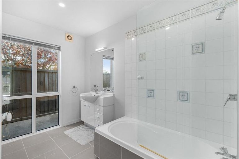 Photo of property in 76 Wai-iti Terrace, Bryndwr, Christchurch, 8052