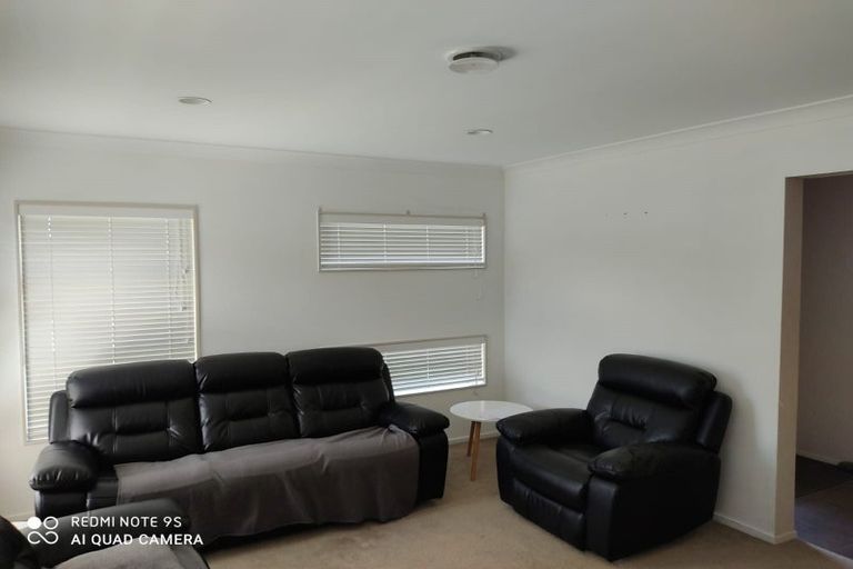 Photo of property in 35 Stranraer Crescent, Wattle Downs, Auckland, 2103