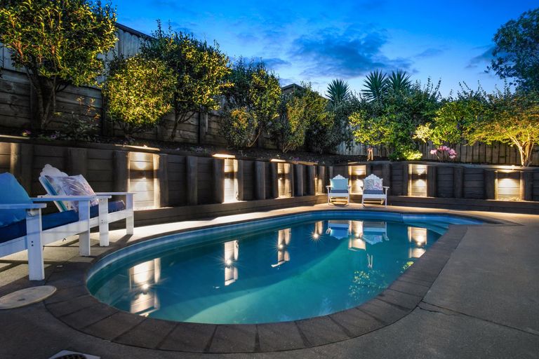 Photo of property in 2 Ellivani Rise, Pukekohe, 2120