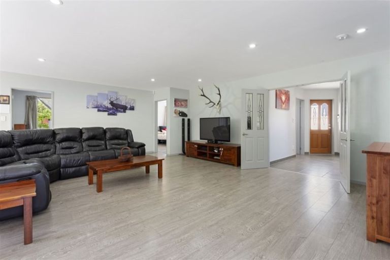 Photo of property in 10 Parsonage Road, Woodend, 7610